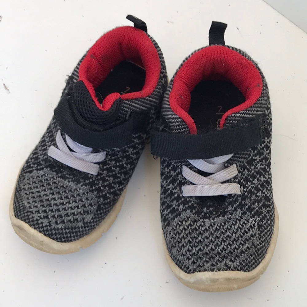 Carter’s sneakers Sz 7
